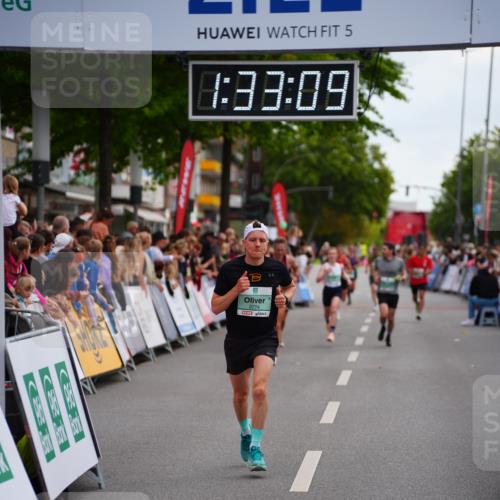 20.09.2026 - PSD Bank Halbmarathon LAZAROV Photography http://msf.ph/oto/10502163 20.09.2026 11:33:09 Ziel 1721, 3774, 4145 meine-sportfotos.de