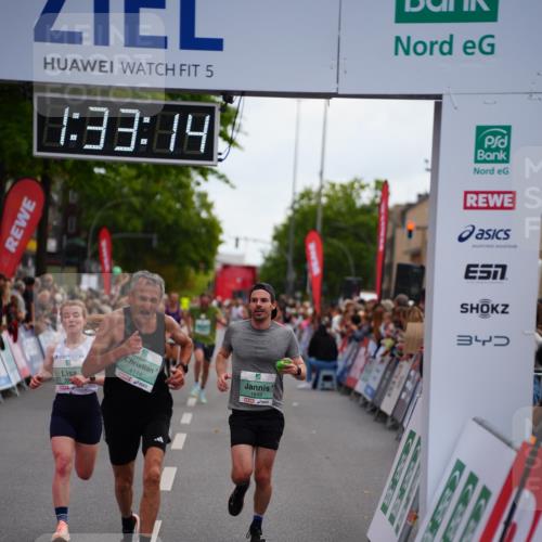 20.09.2026 - PSD Bank Halbmarathon LAZAROV Photography http://msf.ph/oto/10502178 20.09.2026 11:33:13 Ziel 1849, 3774, 3994, 4116, 4145 meine-sportfotos.de