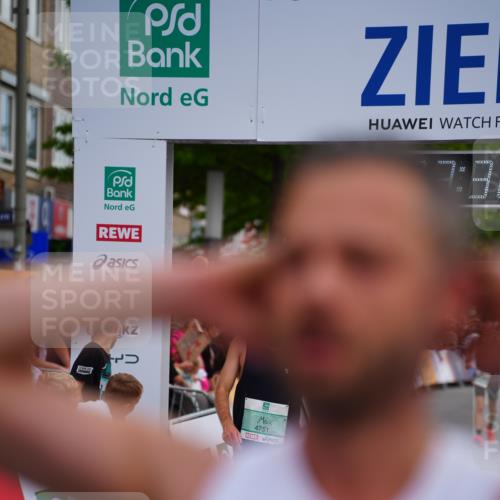 20.09.2026 - PSD Bank Halbmarathon LAZAROV Photography http://msf.ph/oto/10502329 20.09.2026 11:33:36 Ziel 1737, 4751 meine-sportfotos.de