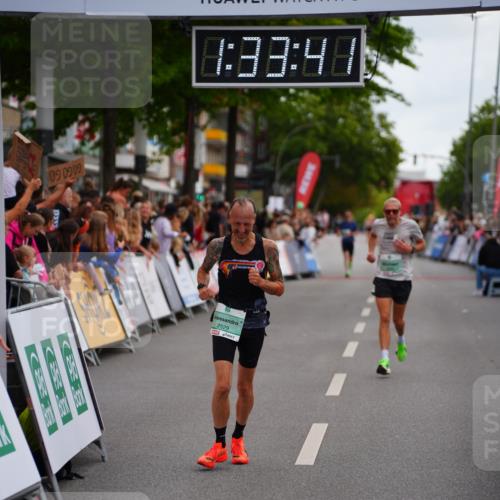 20.09.2026 - PSD Bank Halbmarathon LAZAROV Photography http://msf.ph/oto/10502335 20.09.2026 11:33:40 Ziel 2529, 4395, 4751 meine-sportfotos.de