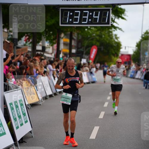 20.09.2026 - PSD Bank Halbmarathon LAZAROV Photography http://msf.ph/oto/10502341 20.09.2026 11:33:41 Ziel 2529, 4395, 4751 meine-sportfotos.de