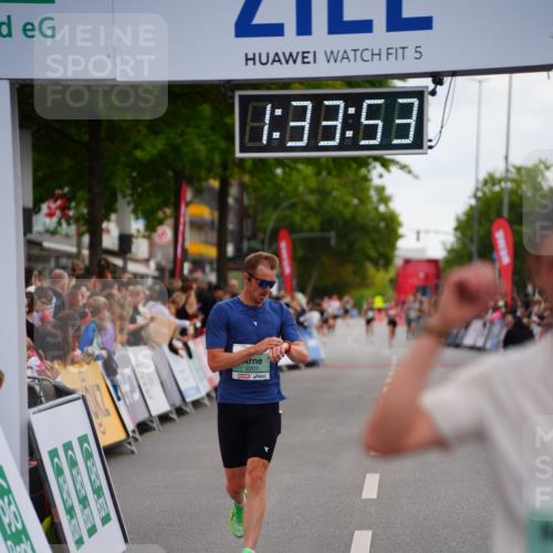 20.09.2026 - PSD Bank Halbmarathon LAZAROV Photography http://msf.ph/oto/10502393 20.09.2026 11:33:52 Ziel 2201, 2482 meine-sportfotos.de