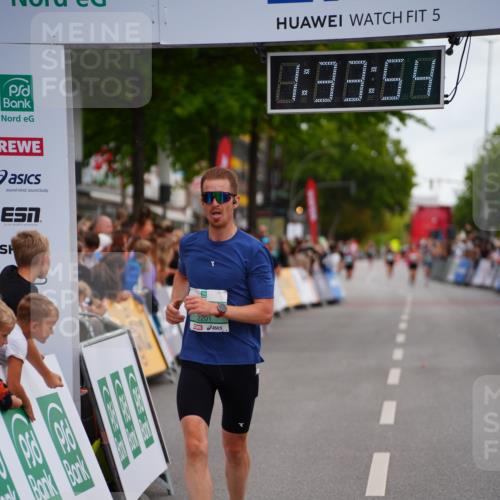20.09.2026 - PSD Bank Halbmarathon LAZAROV Photography http://msf.ph/oto/10502402 20.09.2026 11:33:53 Ziel 2201, 2482 meine-sportfotos.de