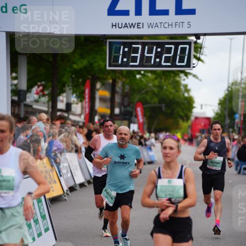 20.09.2026 - PSD Bank Halbmarathon LAZAROV Photography http://msf.ph/oto/10502444 20.09.2026 11:34:19 Ziel 1384, 1871, 2043, 2547, 2945, 3551, 4276, 4783 meine-sportfotos.de