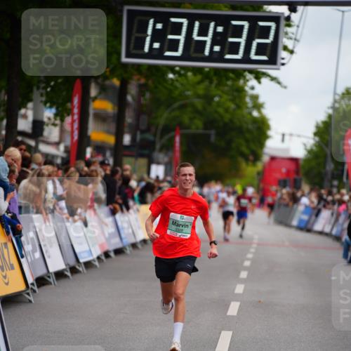 20.09.2026 - PSD Bank Halbmarathon LAZAROV Photography http://msf.ph/oto/10502474 20.09.2026 11:34:32 Ziel 3328 meine-sportfotos.de