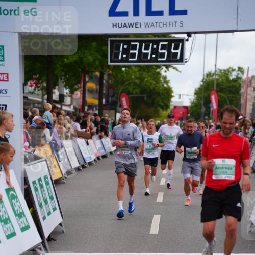 20.09.2026 - PSD Bank Halbmarathon LAZAROV Photography http://msf.ph/oto/10502548 20.09.2026 11:34:54 Ziel 1535, 1632, 2308, 2910, 3267, 4297, 4345 meine-sportfotos.de