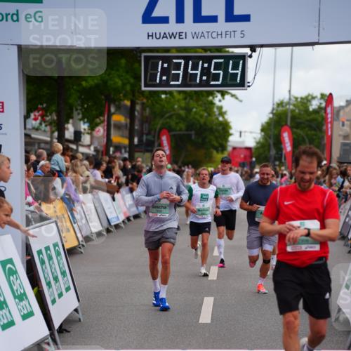 20.09.2026 - PSD Bank Halbmarathon LAZAROV Photography http://msf.ph/oto/10502553 20.09.2026 11:34:54 Ziel 1535, 1632, 2308, 2910, 3267, 4297, 4345 meine-sportfotos.de