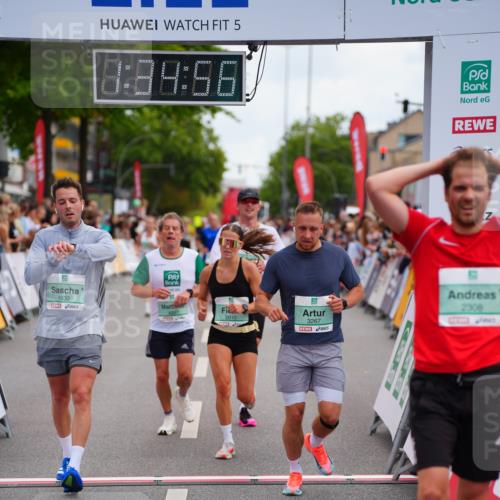 20.09.2026 - PSD Bank Halbmarathon LAZAROV Photography http://msf.ph/oto/10502565 20.09.2026 11:34:56 Ziel 1535, 1632, 2159, 2308, 2910, 3267, 4297 meine-sportfotos.de
