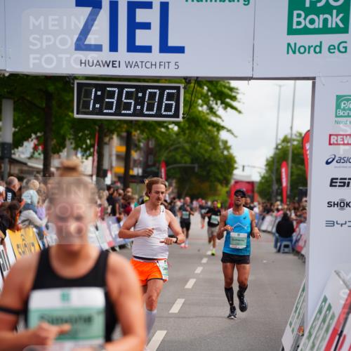 20.09.2026 - PSD Bank Halbmarathon LAZAROV Photography http://msf.ph/oto/10502623 20.09.2026 11:35:05 Ziel 1195, 1327, 1377, 1535, 1930, 2159, 2352, 4297 meine-sportfotos.de