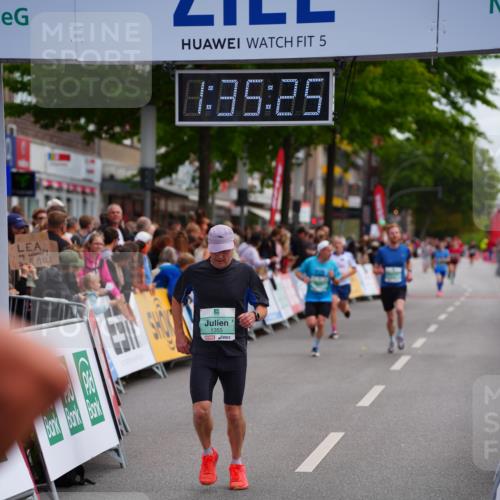 20.09.2026 - PSD Bank Halbmarathon LAZAROV Photography http://msf.ph/oto/10502703 20.09.2026 11:35:25 Ziel 1355, 3878, 4131 meine-sportfotos.de