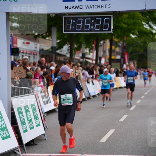 20.09.2026 - PSD Bank Halbmarathon LAZAROV Photography http://msf.ph/oto/10502709 20.09.2026 11:35:25 Ziel 1355, 3878, 4131 meine-sportfotos.de