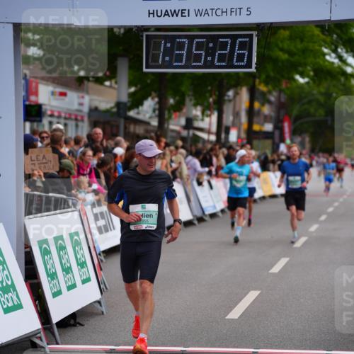 20.09.2026 - PSD Bank Halbmarathon LAZAROV Photography http://msf.ph/oto/10502712 20.09.2026 11:35:25 Ziel 1355, 3878, 4131 meine-sportfotos.de