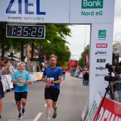 20.09.2026 - PSD Bank Halbmarathon LAZAROV Photography http://msf.ph/oto/10502724 20.09.2026 11:35:28 Ziel 1355, 2525, 3878, 4131 meine-sportfotos.de