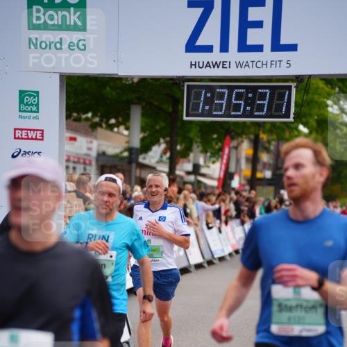 20.09.2026 - PSD Bank Halbmarathon LAZAROV Photography http://msf.ph/oto/10502749 20.09.2026 11:35:31 Ziel 1355, 2525, 3878, 4131 meine-sportfotos.de
