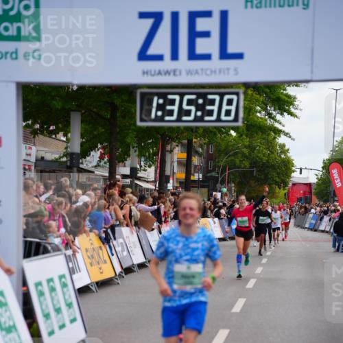 20.09.2026 - PSD Bank Halbmarathon LAZAROV Photography http://msf.ph/oto/10502778 20.09.2026 11:35:38 Ziel 1520, 2525 meine-sportfotos.de