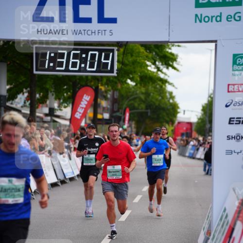 20.09.2026 - PSD Bank Halbmarathon LAZAROV Photography http://msf.ph/oto/10502920 20.09.2026 11:36:03 Ziel 1105, 1739, 2056, 2244, 2349, 2848 meine-sportfotos.de