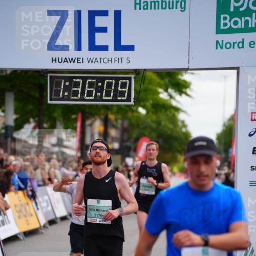 20.09.2026 - PSD Bank Halbmarathon LAZAROV Photography http://msf.ph/oto/10502951 20.09.2026 11:36:08 Ziel 1105, 1739, 1781, 2056, 2349, 2848, 3176, 4500 meine-sportfotos.de