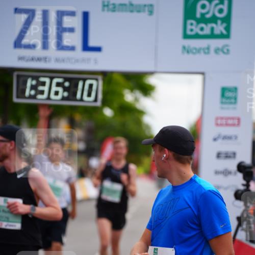 20.09.2026 - PSD Bank Halbmarathon LAZAROV Photography http://msf.ph/oto/10502954 20.09.2026 11:36:09 Ziel 1105, 1739, 1781, 2056, 2349, 2848, 3176, 4500 meine-sportfotos.de