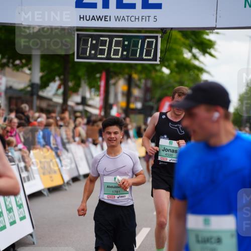 20.09.2026 - PSD Bank Halbmarathon LAZAROV Photography http://msf.ph/oto/10502964 20.09.2026 11:36:10 Ziel 1105, 1739, 1781, 2349, 2848, 3176, 4500 meine-sportfotos.de