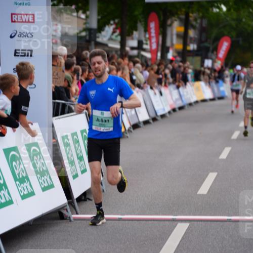 20.09.2026 - PSD Bank Halbmarathon LAZAROV Photography http://msf.ph/oto/10503024 20.09.2026 11:36:27 Ziel 1193, 3999, 4052 meine-sportfotos.de