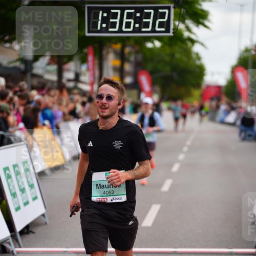 20.09.2026 - PSD Bank Halbmarathon LAZAROV Photography http://msf.ph/oto/10503035 20.09.2026 11:36:31 Ziel 2165, 3999, 4052 meine-sportfotos.de