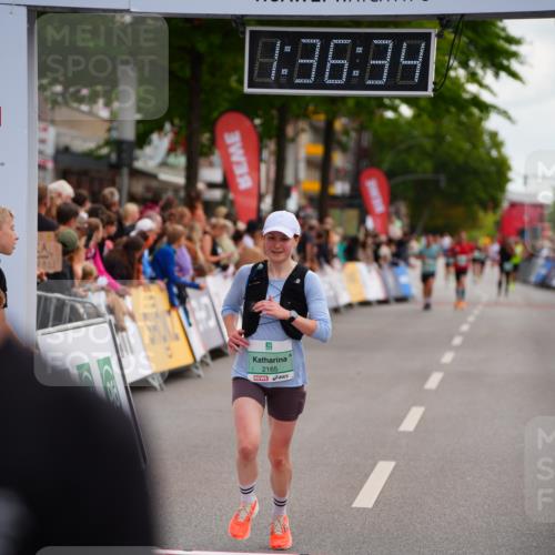 20.09.2026 - PSD Bank Halbmarathon LAZAROV Photography http://msf.ph/oto/10503042 20.09.2026 11:36:33 Ziel 2165, 3999, 4052 meine-sportfotos.de