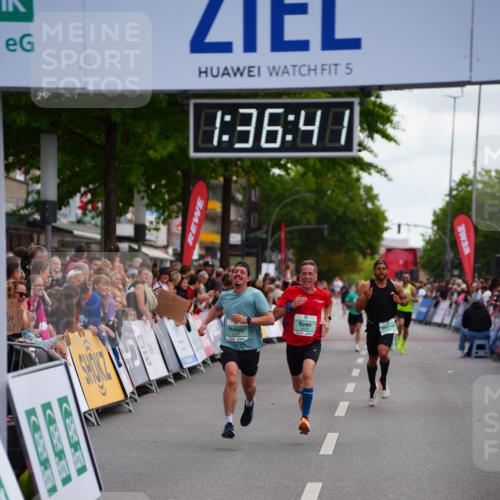 20.09.2026 - PSD Bank Halbmarathon LAZAROV Photography http://msf.ph/oto/10503050 20.09.2026 11:36:41 Ziel 2157, 2165, 2722, 4143 meine-sportfotos.de