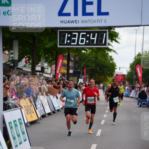 20.09.2026 - PSD Bank Halbmarathon LAZAROV Photography http://msf.ph/oto/10503053 20.09.2026 11:36:41 Ziel 2157, 2165, 2722, 4143 meine-sportfotos.de