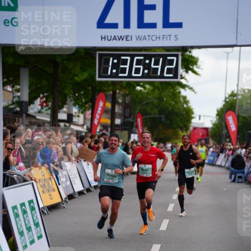 20.09.2026 - PSD Bank Halbmarathon LAZAROV Photography http://msf.ph/oto/10503059 20.09.2026 11:36:41 Ziel 2157, 2165, 2722, 4143 meine-sportfotos.de