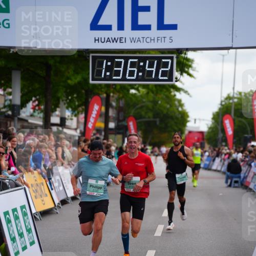 20.09.2026 - PSD Bank Halbmarathon LAZAROV Photography http://msf.ph/oto/10503062 20.09.2026 11:36:42 Ziel 2157, 2165, 2722, 4143 meine-sportfotos.de