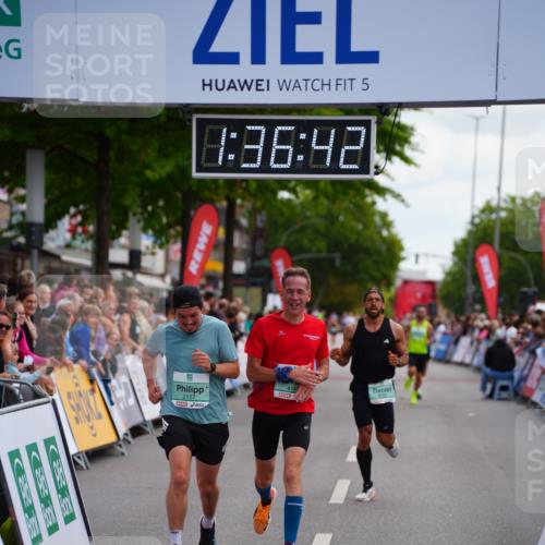 20.09.2026 - PSD Bank Halbmarathon LAZAROV Photography http://msf.ph/oto/10503065 20.09.2026 11:36:42 Ziel 2157, 2165, 2722, 4143 meine-sportfotos.de