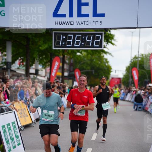 20.09.2026 - PSD Bank Halbmarathon LAZAROV Photography http://msf.ph/oto/10503068 20.09.2026 11:36:42 Ziel 2157, 2165, 2722, 4143 meine-sportfotos.de