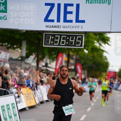 20.09.2026 - PSD Bank Halbmarathon LAZAROV Photography http://msf.ph/oto/10503079 20.09.2026 11:36:44 Ziel 2157, 2722, 4143 meine-sportfotos.de