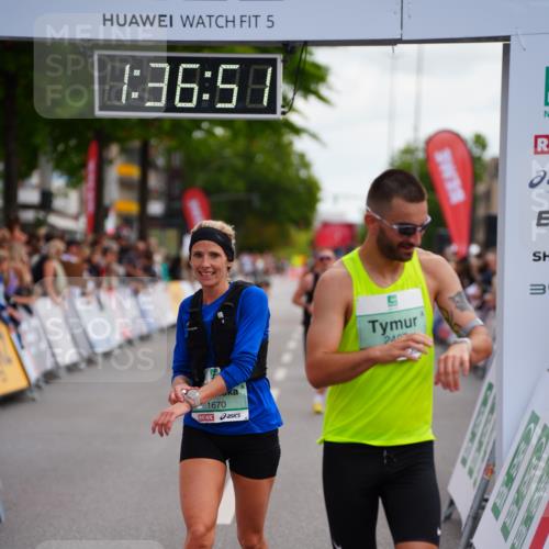 20.09.2026 - PSD Bank Halbmarathon LAZAROV Photography http://msf.ph/oto/10503127 20.09.2026 11:36:51 Ziel 1319, 1670, 2487, 2722, 4503 meine-sportfotos.de