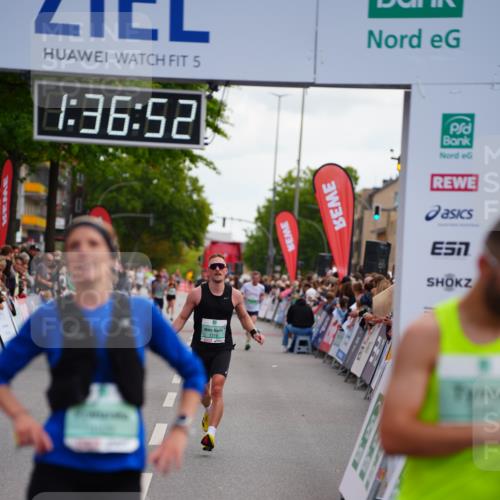 20.09.2026 - PSD Bank Halbmarathon LAZAROV Photography http://msf.ph/oto/10503135 20.09.2026 11:36:52 Ziel 1319, 1670, 2487, 2722, 4142, 4503 meine-sportfotos.de