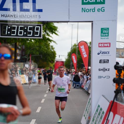 20.09.2026 - PSD Bank Halbmarathon LAZAROV Photography http://msf.ph/oto/10503167 20.09.2026 11:36:58 Ziel 1319, 1670, 4142, 4651 meine-sportfotos.de