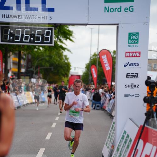 20.09.2026 - PSD Bank Halbmarathon LAZAROV Photography http://msf.ph/oto/10503173 20.09.2026 11:36:58 Ziel 1319, 1670, 4142, 4651 meine-sportfotos.de