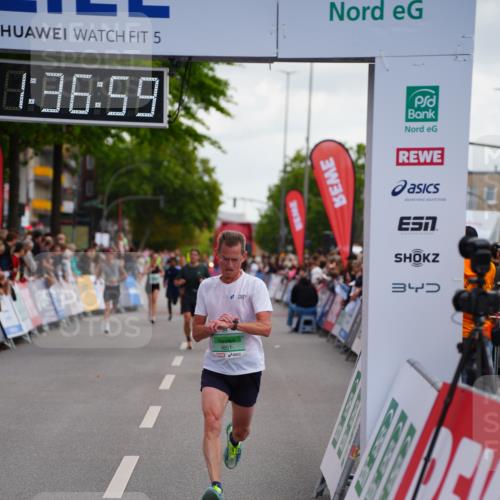 20.09.2026 - PSD Bank Halbmarathon LAZAROV Photography http://msf.ph/oto/10503176 20.09.2026 11:36:59 Ziel 1319, 4142, 4651 meine-sportfotos.de