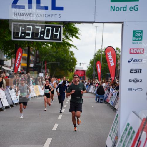 20.09.2026 - PSD Bank Halbmarathon LAZAROV Photography http://msf.ph/oto/10503179 20.09.2026 11:37:03 Ziel 2925, 4142, 4260, 4651, 4779 meine-sportfotos.de