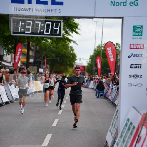 20.09.2026 - PSD Bank Halbmarathon LAZAROV Photography http://msf.ph/oto/10503181 20.09.2026 11:37:03 Ziel 2925, 4142, 4260, 4651, 4779 meine-sportfotos.de