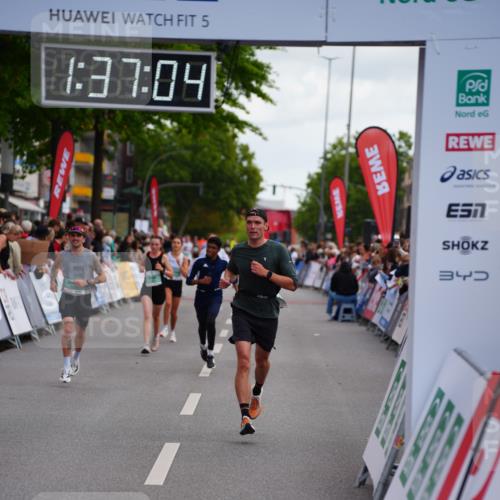 20.09.2026 - PSD Bank Halbmarathon LAZAROV Photography http://msf.ph/oto/10503187 20.09.2026 11:37:04 Ziel 2925, 3299, 4142, 4260, 4651, 4779 meine-sportfotos.de