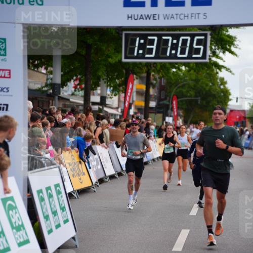 20.09.2026 - PSD Bank Halbmarathon LAZAROV Photography http://msf.ph/oto/10503193 20.09.2026 11:37:05 Ziel 1812, 2925, 3299, 4260, 4651, 4779 meine-sportfotos.de