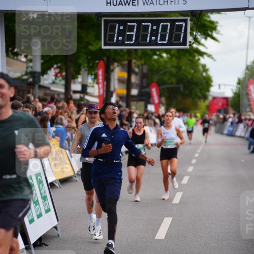20.09.2026 - PSD Bank Halbmarathon LAZAROV Photography http://msf.ph/oto/10503209 20.09.2026 11:37:06 Ziel 1812, 2925, 3299, 4260, 4651, 4779 meine-sportfotos.de