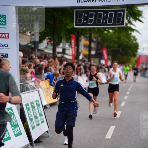 20.09.2026 - PSD Bank Halbmarathon LAZAROV Photography http://msf.ph/oto/10503212 20.09.2026 11:37:07 Ziel 1812, 2925, 3299, 4260, 4651, 4779, 4796 meine-sportfotos.de