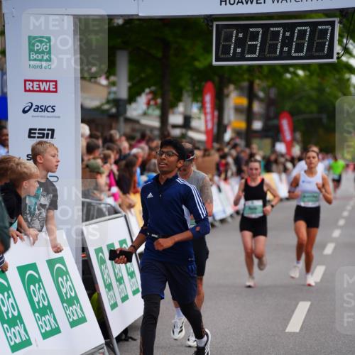 20.09.2026 - PSD Bank Halbmarathon LAZAROV Photography http://msf.ph/oto/10503215 20.09.2026 11:37:07 Ziel 1812, 2925, 3299, 4260, 4651, 4779, 4796 meine-sportfotos.de