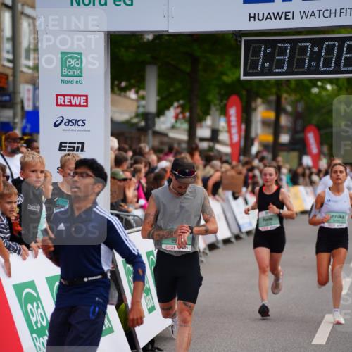 20.09.2026 - PSD Bank Halbmarathon LAZAROV Photography http://msf.ph/oto/10503218 20.09.2026 11:37:07 Ziel 1812, 2925, 3299, 4260, 4651, 4779, 4796 meine-sportfotos.de
