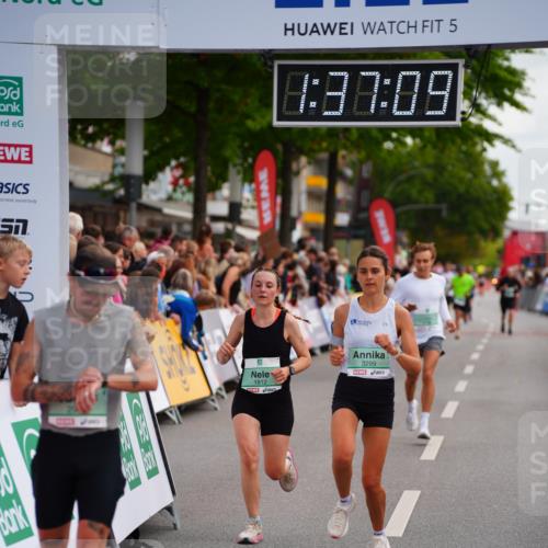 20.09.2026 - PSD Bank Halbmarathon LAZAROV Photography http://msf.ph/oto/10503228 20.09.2026 11:37:08 Ziel 1812, 2925, 3299, 4260, 4779, 4796 meine-sportfotos.de