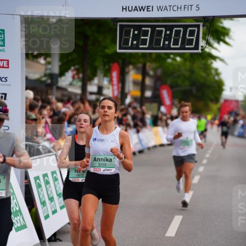 20.09.2026 - PSD Bank Halbmarathon LAZAROV Photography http://msf.ph/oto/10503233 20.09.2026 11:37:09 Ziel 1812, 2925, 3299, 4260, 4779, 4796 meine-sportfotos.de