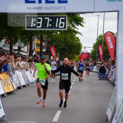 20.09.2026 - PSD Bank Halbmarathon LAZAROV Photography http://msf.ph/oto/10503255 20.09.2026 11:37:16 Ziel 1812, 2102, 3299, 3359, 4796 meine-sportfotos.de