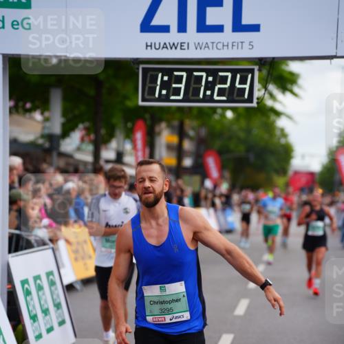 20.09.2026 - PSD Bank Halbmarathon LAZAROV Photography http://msf.ph/oto/10503285 20.09.2026 11:37:23 Ziel 1676, 2102, 3295, 3359, 4571 meine-sportfotos.de